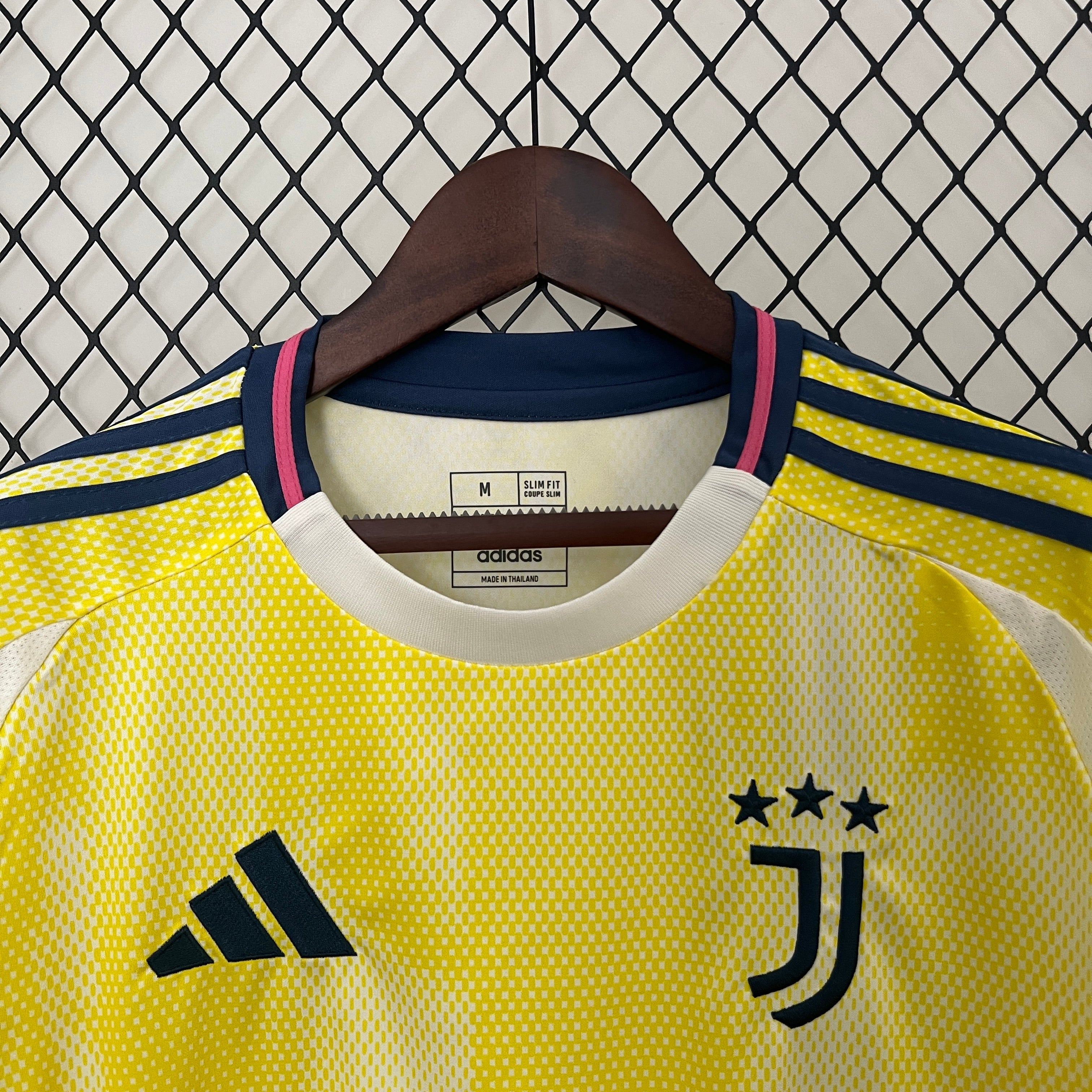 Juventus 24-25 | Away