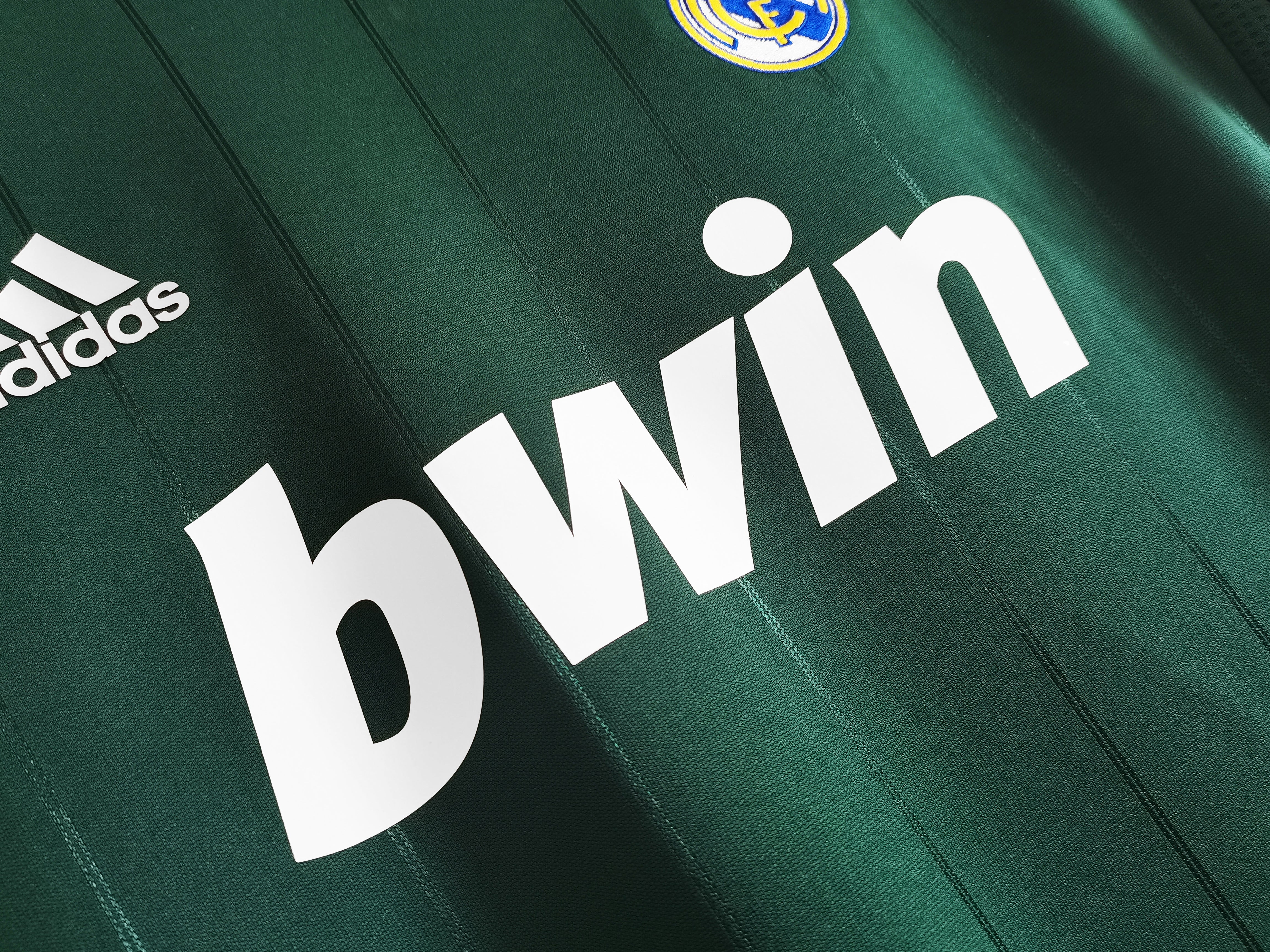 Real Madrid 12-13 | Retro - FandomKits